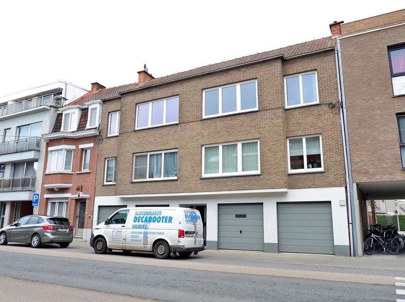 Appartement met garage&lt;br /&gt;
Dicht bij het centrum, maar niet in de drukte. &lt;br /&gt;
Het appartement ligt in het begin van de Marksesteenweg en heeft he
