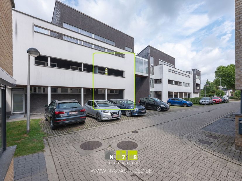 GELIJKVLOERS DUPLEX APPARTEMENT MET 3 SLAAPKAMERS, 2 TERRASSEN, TUIN, AUTOSTAANPLAATS &amp; KELDERBERGING IN HET CENTRUM VAN DILSEN.&lt;br /&gt;
ADRES&lt;br /&gt;
Het