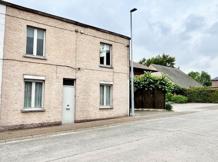 Zandstraat 18 9930 Lievegem – perceel 251 m² - 140 m² bewoonbare opp.&lt;br /&gt;
Ontdek dit te renoveren huis met tal van mogelijkheden! &lt;br /&gt;
Deze halfop