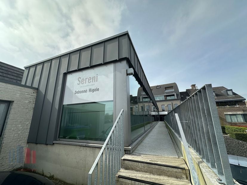 Fantastisch gelegen kantoor met een oppervlakte van 65 m² te huur langs én met visibiliteit van de bedrijvige Meensesteenweg op slechts 300 m van de R