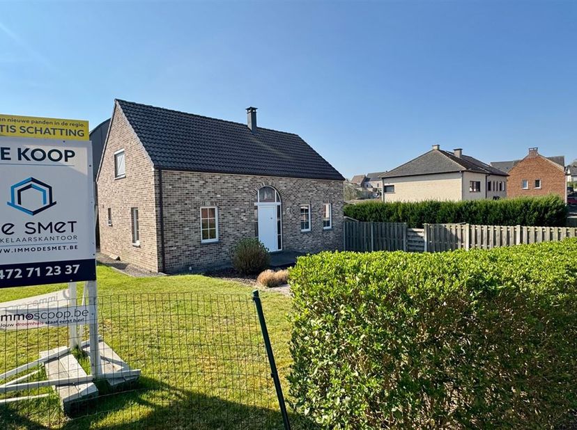 RECENTE WONING MET 4 SLP EN TUIN TE NINOVE&lt;br /&gt;
Deze instapklare en energiezuinige open bebouwing van 2007 is rustig gelegen op een terrein van 836m²