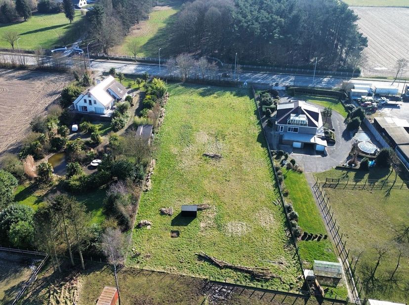 Terrain à bâtir à vendre  Brusselbaan, Essene (Affligem)&lt;br /&gt;
À vendre : un terrain à bâtir de 4 177 m², situé sur la Brusselbaan à Essene, près dAff