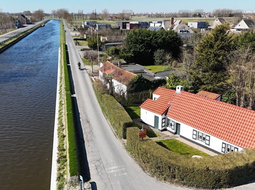 Ontdek dit authentieke vissershuisje, boordevol charme en gelegen in een rustige omgeving. Het karaktervolle interieur is met liefde gerenoveerd, de o