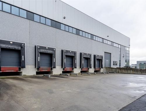                                         Bâtiment commercial à louer à Nivelles, € 11.800
