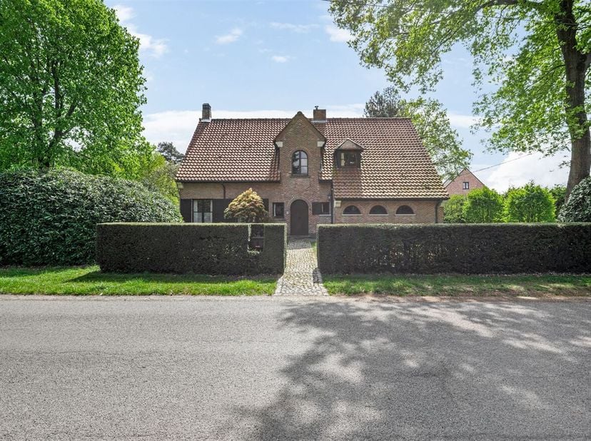 Openhuizendag zaterdag 10/05 van 14u - 15u&lt;br /&gt;
Deze rustig gelegen woning uit 1972 combineert ruimte, groen en een centrale ligging. Gelegen in een