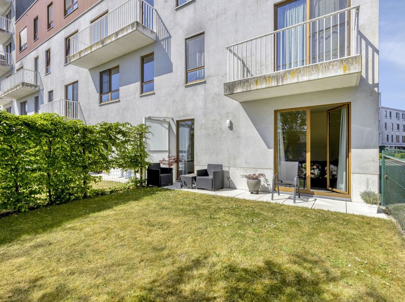 Appartement prêt à emménager construit en 2014 avec 2 chambres et 2 terrasses spacieuses dans un emplacement intéressant à la périphérie de Bruges, pr