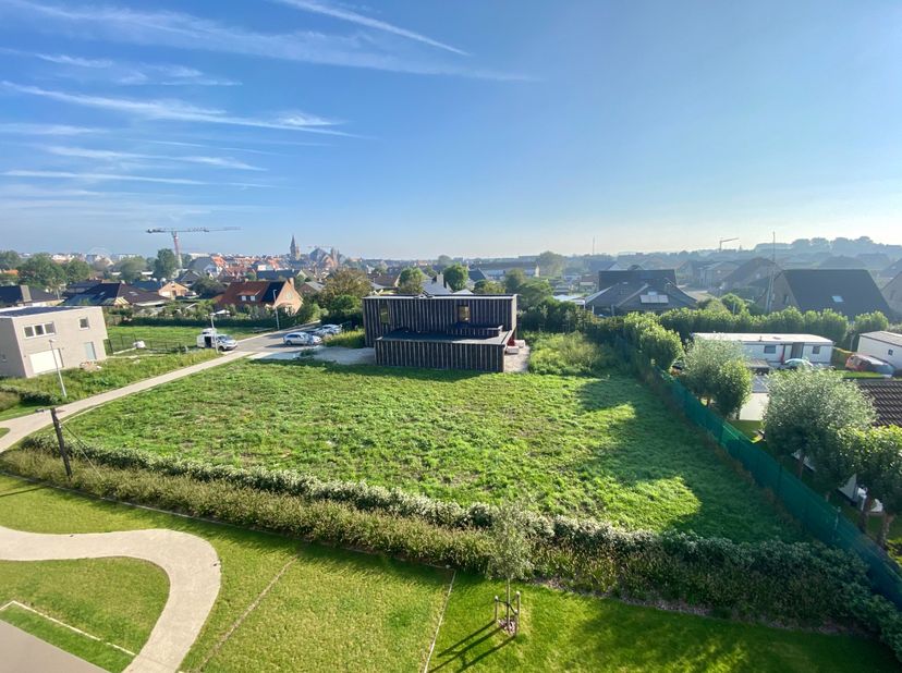 -Terrain à bâtir d&#039;une superficie de 844,41 m2 dans un quartier calme de villas ;&lt;br /&gt;
	-Près du centre de Middelkerke et à 8 minutes de marche de la