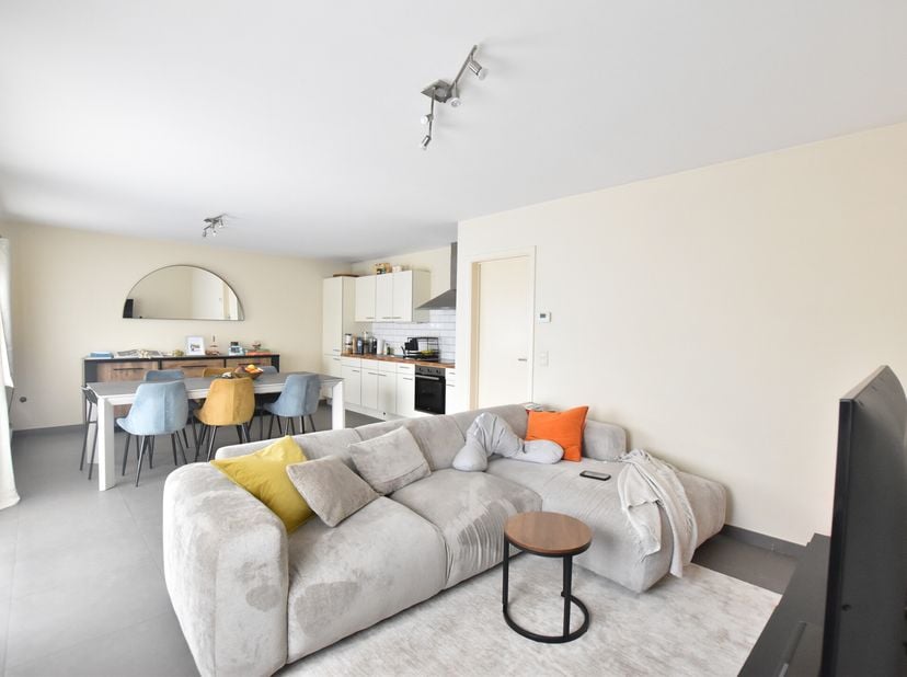 Locatie&lt;br /&gt;
Deze woning is ideaal gelegen en biedt snelle toegang tot de E429, het station, winkels en scholen. Een bevoorrechte locatie die comfort