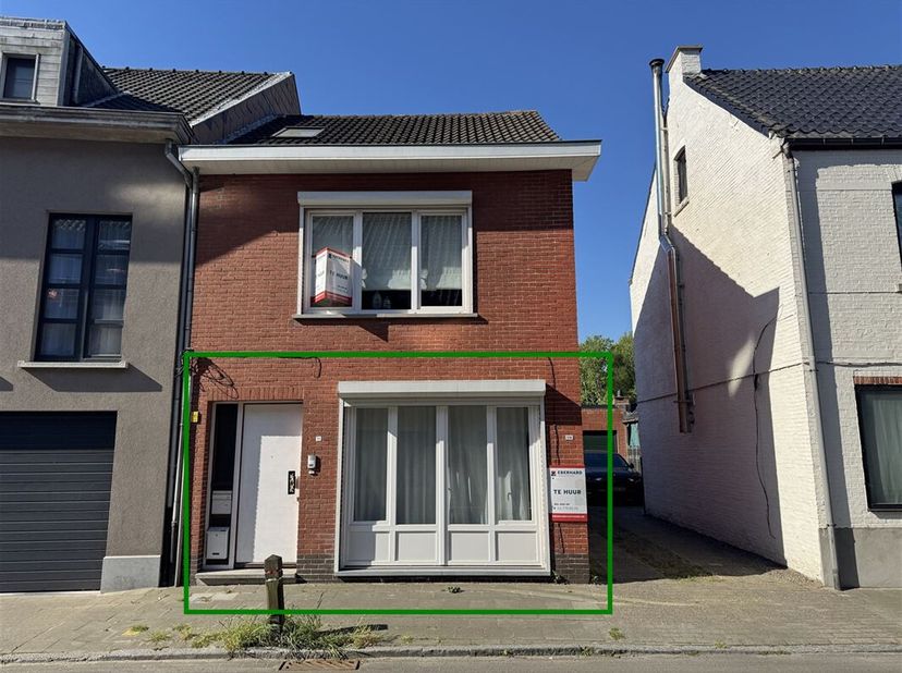 Ben je op zoek naar een verzorgd en comfortabel gelijkvloers appartement waar je meteen in kunt trekken? Dit instapklare appartement is dan precies wa
