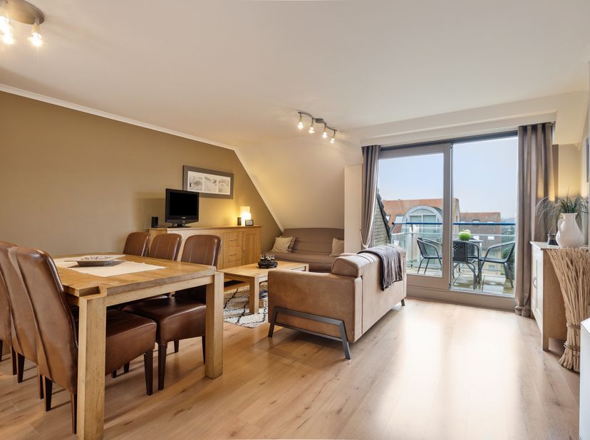 Instapklaar en zongericht appartement te koop op de zesde verdieping van de residentie Ensor, Franslaan 49. Het appartement beschikt over een zuid-ger