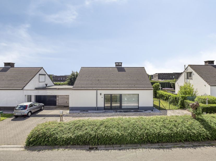 ***De eigendom wordt aangeboden via de Pre-sale formule. Op zondag 22 juni 2025 kan u de woning bezichtigen (op afspraak) en een bod uitbrengen. De ve