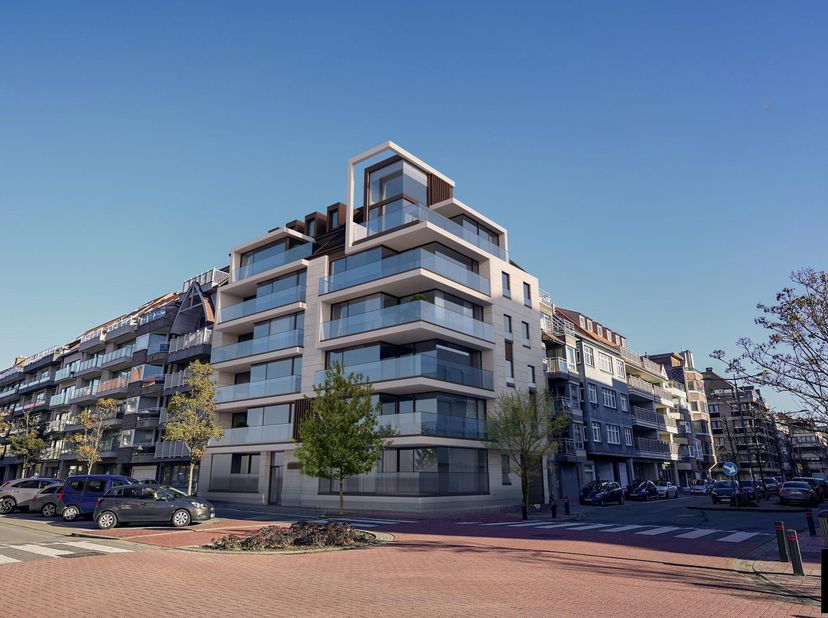 Prachtig nieuwbouw appartement met 2 slaapkamers gelegen op de gelijkvloerse verdieping gelegen aan het Verzetsplein.&lt;br /&gt;
Indeling: inkomhall met ga