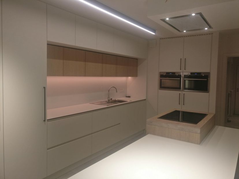 Dit appartement is volledig, stijlvol en energiezuinig gerenoveerd.  Centraal gelegen is in het bruisend centrum van Kermt met heel wat winkels en eet
