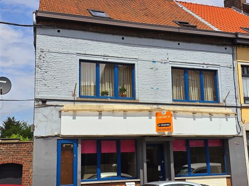REF 6916:  Rue François Dorzée, 41 - 7300 Boussu&lt;br /&gt;
Découvrez ce bien qui combine espace commercial et habitation, situé au coeur de Boussu. Idéal
