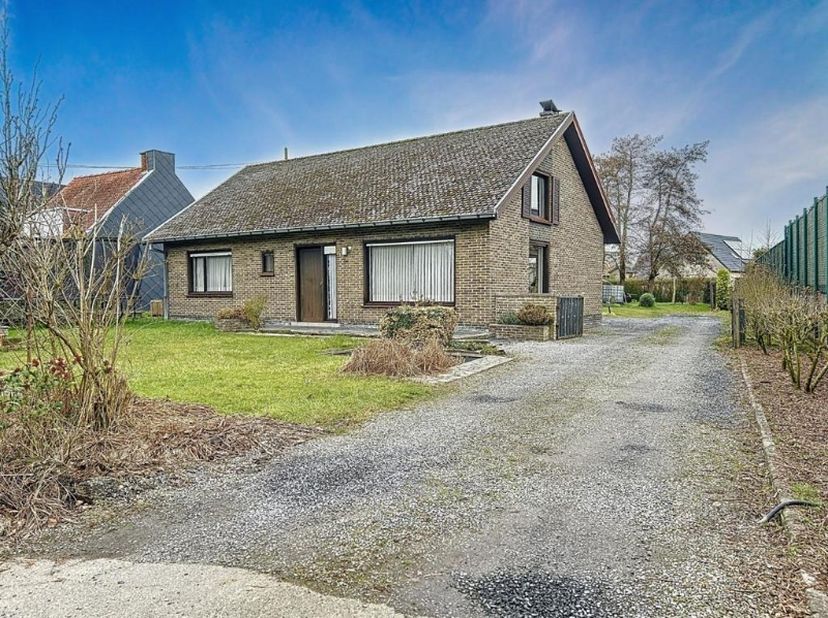 Mooi gelegen vrijstaande woning op een uniek perceel in Kachtem, met de mogelijkheid om volledig te renoveren of een nieuwbouwproject te realiseren (6