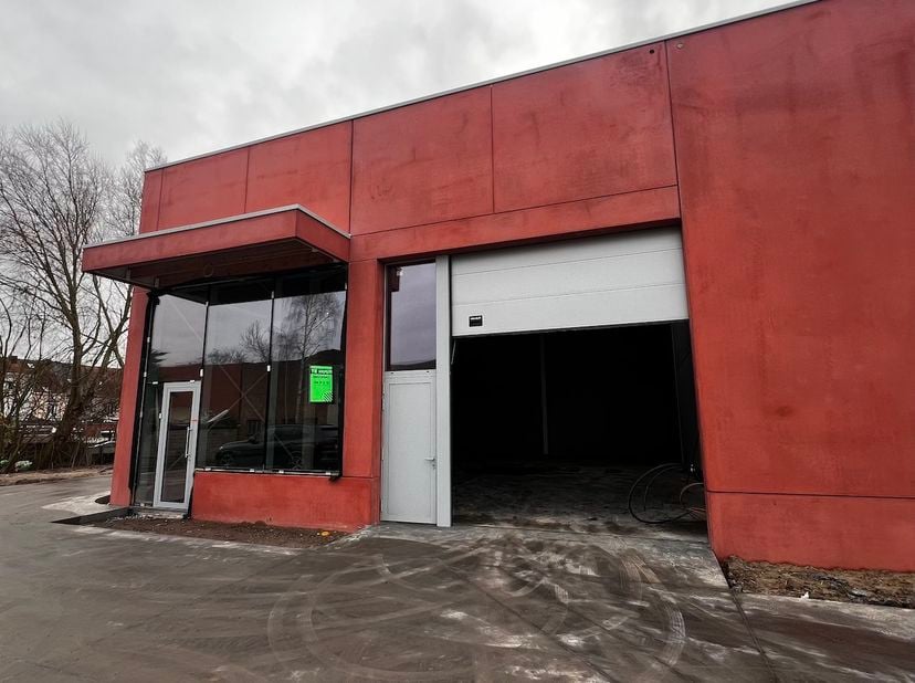 Unit 5 – Nieuwbouw KMO-unit van 205 m² te huur in Kortrijk&lt;br /&gt;
&lt;br /&gt;
✅ Perfecte ligging:&lt;br /&gt;
Gelegen op de voormalige Bekaert-site in Kortrijk.&lt;b