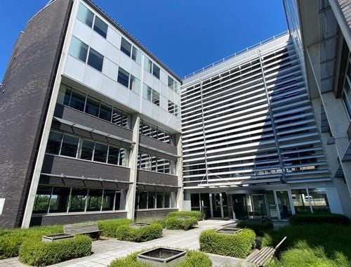                                         Bureaux à louer à Merelbeke, € 5.486
