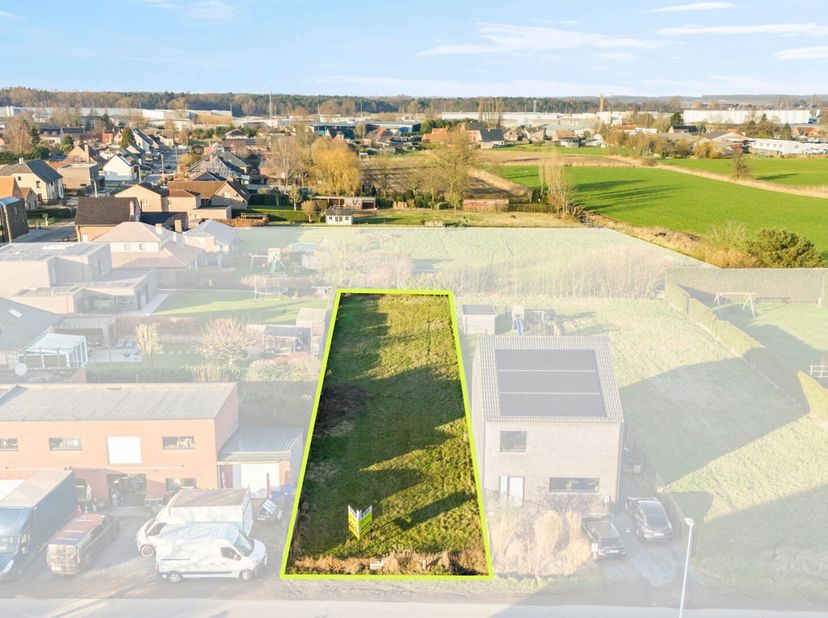 Bent u op zoek naar een bouwgrond in een rustige, landelijke omgeving met een  vlotte snelwegverbinding? Dan is dit perceel van 825 m² in Sint-Gillis-