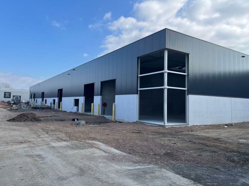 Nieuwe KMO&#039;s Heidelo-Park - Units vanaf 325m² tot 1.400m² zowel te huur als te koop&lt;br /&gt;
Te Huur beschikbaar  :&lt;br /&gt;
vanaf einde Q1 2025&lt;br /&gt;
Unit