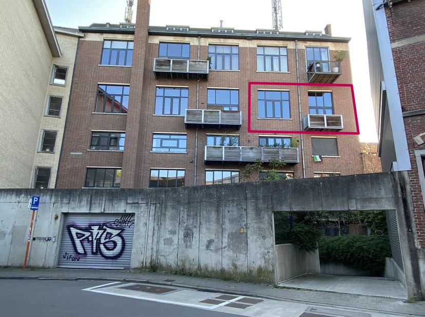 Op zoek naar een ruime en unieke loft, met een zonnig terras en gelegen in het hartje van Leuven? Check, check, check!Hou je bovendien van hoge plafon