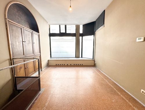                                         Commerce à louer à Ixelles, € 1.000

