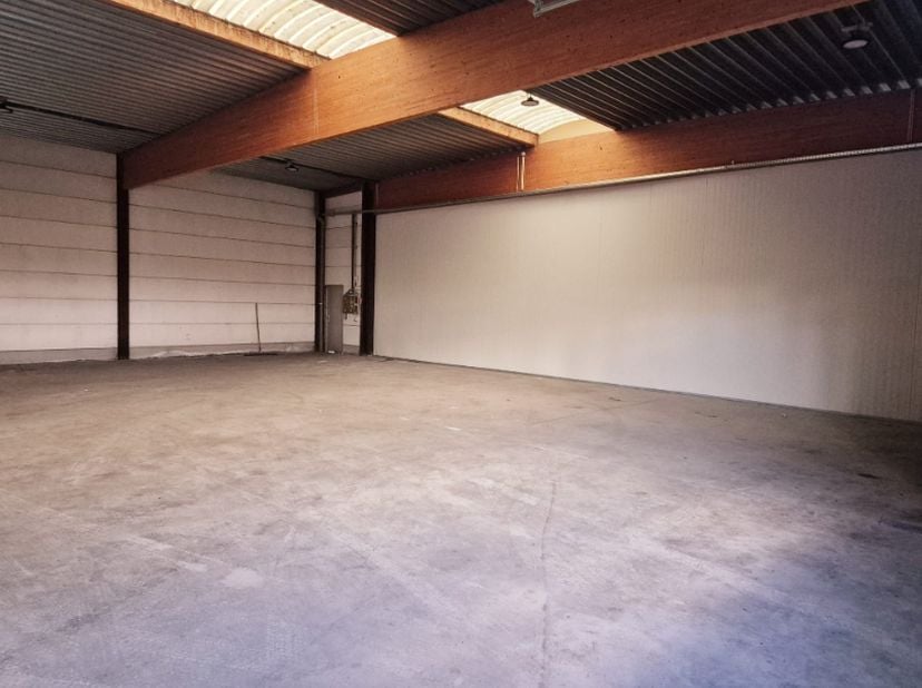 Bien professionnel à louer
                    à 8800 Roeselare