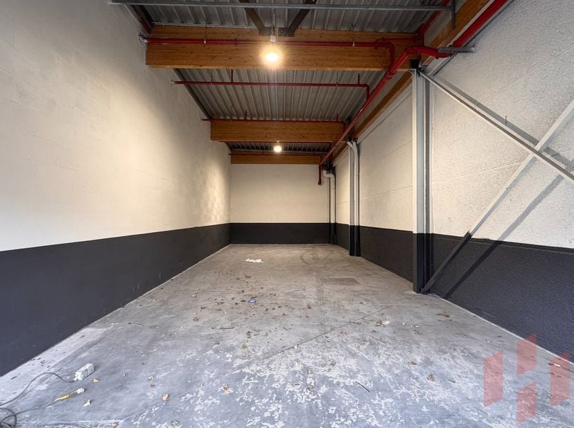 - Grote garagebox met een oppervlakte van 93m²&lt;br /&gt;
- Dynamisch bedrijfscomplex met kmo-units in verschillende groottes&lt;br /&gt;
- Flexibele oplossingen