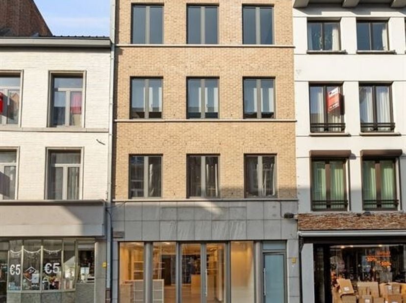 Bien professionnel à louer
                    à 3800 Sint-Truiden