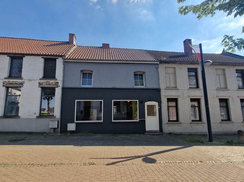Bedrijfsvastgoed te koop
                    in 7822 Ghislenghien