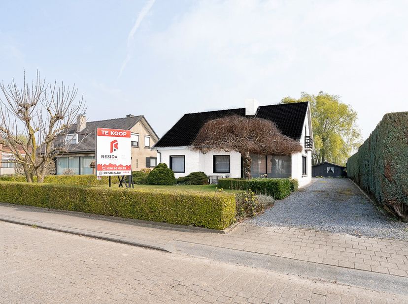Maison à vendre
                    à 8551 Heestert