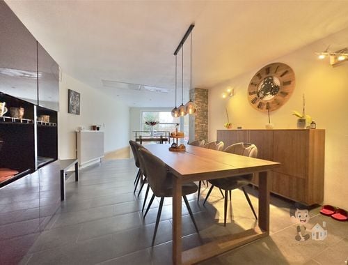                                         Eengezinswoning te koop in Châtelineau, € 229.000
