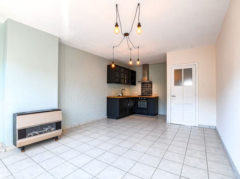 Ontdek dit charmante appartement in het idyllische De Haan, op een toplocatie vlakbij het centrum. Dit instapklare appartement combineert comfort en f