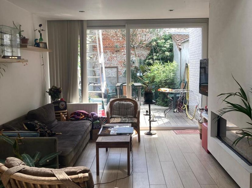 Interesse? Vraag een bezoekmoment aan via onze website: https://vicusvastgoed.be/nl/te-huurGa naar het respectievelijke pand en klik op bezoek aanvrag