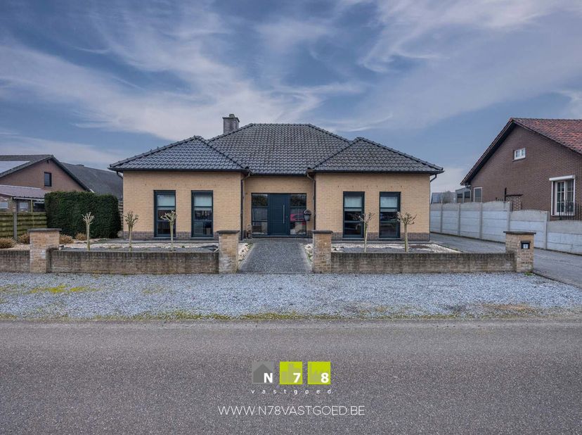 RUIME VRIJSTAANDE WONING MET VRIJSTAANDE GARAGE OP EEN PERCEEL VAN 9A70CA TE KINROOI&lt;br /&gt;
TROEVEN&lt;br /&gt;
- Rustige ligging.&lt;br /&gt;
- EPC B : energiezui