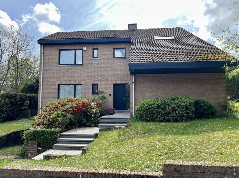 St. Johns Quarter, een villa met vele mogelijkheden, Ontdek deze villa van 246 m² in de gewilde wijk Saint John&#039;s, dichtbij winkels, scholen en openba