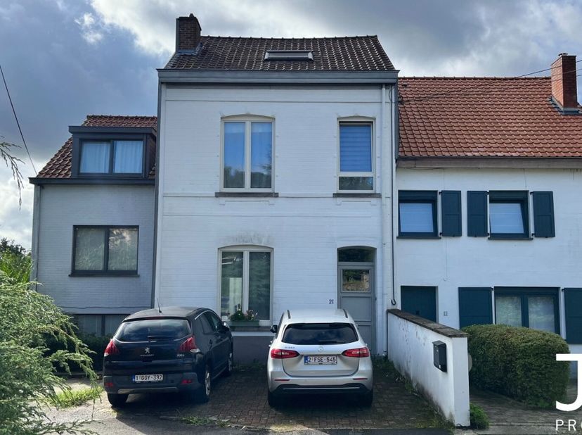 ----------- Genval historische wijk ---------------&lt;br /&gt;
Genval, ideaal gelegen in een rustige wijk in het historisch centrum, dicht bij het culturee