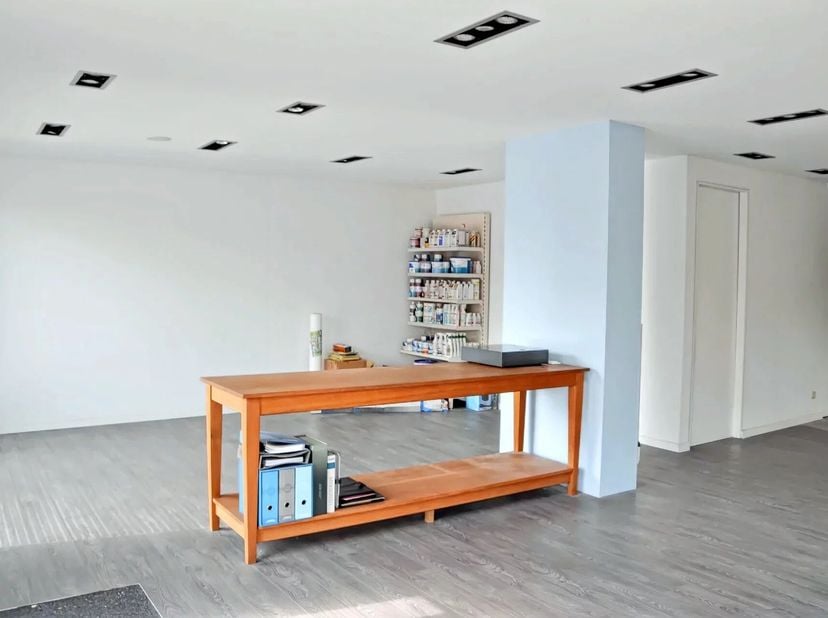 COMMERCIEEL GELIJKVLOERS MET VEEL LICHTINTVAL VAN 130M² IN STEVOORT&lt;br /&gt;
Op zoek naar de ideale kantoorruimte of een nieuwe locatie voor uw zaak? Ont