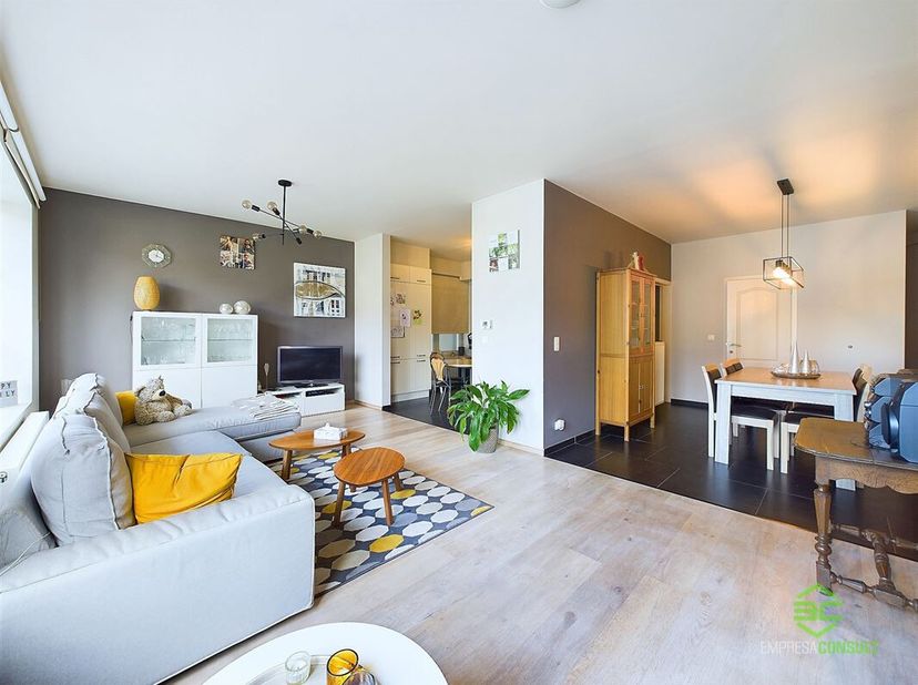 + Als u op onze eigen website (www.empresaconsult.be) naar deze woning doorklikt, vindt u alle info en een volledige 360° impressie! +&lt;br /&gt;
Te midden