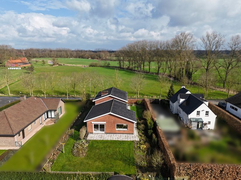 Bachte-Maria-Leerne: Vrijstaande villa met 3 slaapkamers, open leefruimte en prachtige ligging. Gelegen in een doodlopende straat met zicht op het nat