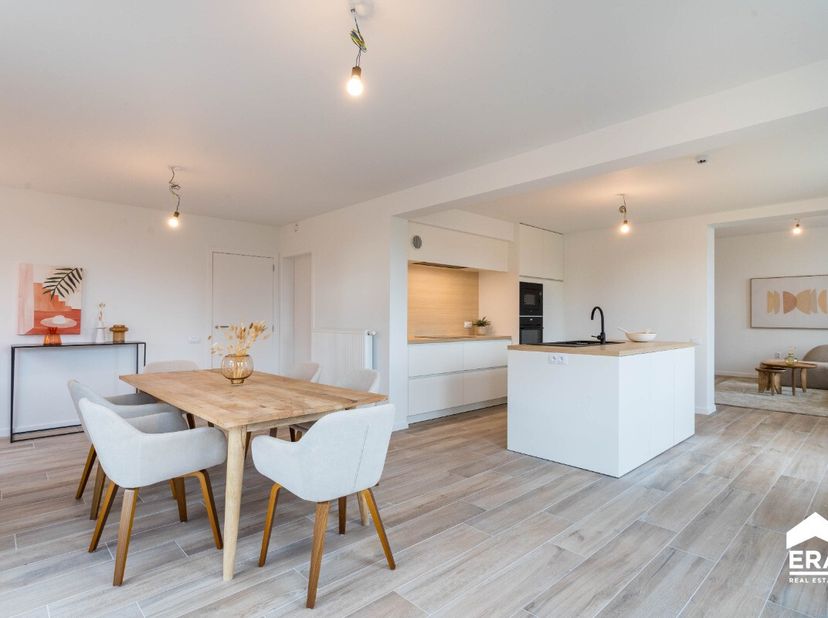 [[ DIT PAND NEEMT DEEL AAN DE ERA OPEN HUIZEN DAG OP 15/3 VAN 9:30 TOT 10:30 ]] Residentieel nieuwbouwappartement met 2 ruime slaapkamers en een dress
