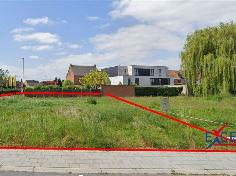 Deze uniek gelegen bouwgrond voor open bebouwing is gelegen op een boogscheut van het centrum van Deinze en vlakbij de belangrijkste invalswegen en op