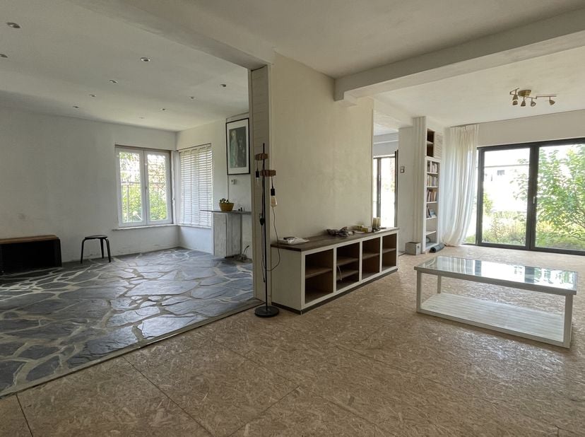 Gunstig gelegen deels gerenoveerde woning met ruime tuin&lt;br /&gt;
Ontdek deze deels gerenoveerde woning, gunstig gelegen op enkele minuten van de autosne