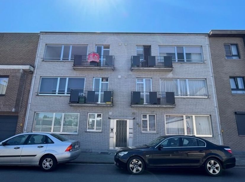 Appartement à louer
                    à 2400 Mol