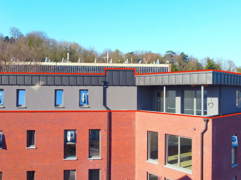 JNP Immobilier a le plaisir de vous présenter cette nouvelle résidence de 7 appartements qui se distingue par son design élégant, alliant esthétisme e