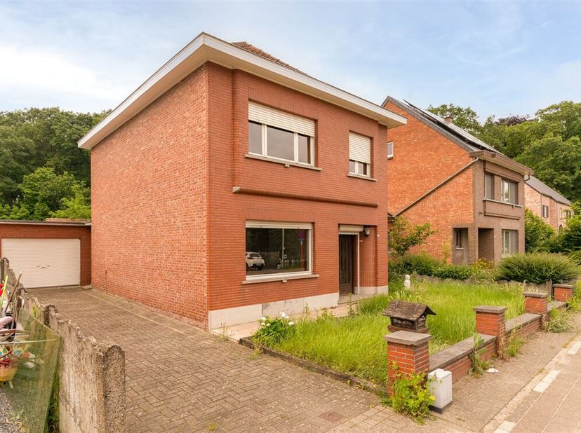 Charmante Te Renoveren Woning op 500 m²&lt;br /&gt;
Ben je op zoek naar een rustige, vrijstaande woning die je volledig naar eigen smaak kunt renoveren? Dez