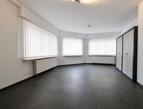                                         Bureaux à louer à Wemmel, € 850
