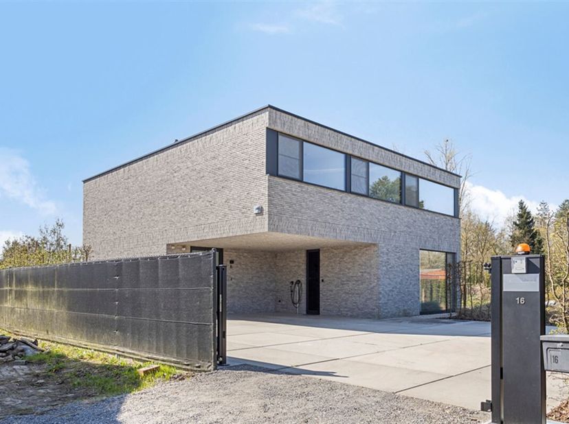 Maison hyper-moderne dans un emplacement de choix à Ramsel !&lt;br /&gt;
Ce bijou a été construit en 2019 sur un magnifique terrain de pas moins de 28A 52Ca