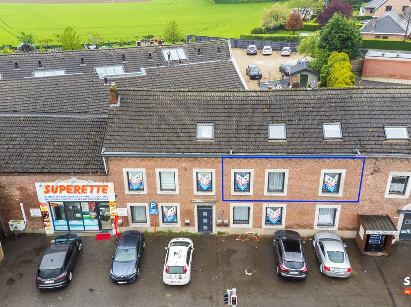 L&#039;agence Skyimmo a le plaisir de vous présenter ce superbe appartement idéalement situé à Juprelle. Cet appartement se compose comme suit :&lt;br /&gt;
1er: