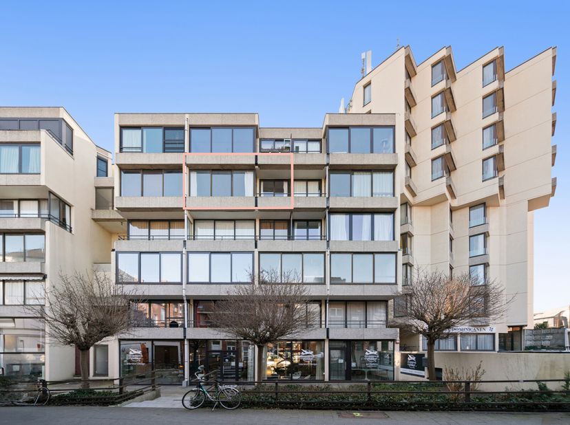 Situé rue Justus Lipsius, cet appartement charmant se trouve au deuxième étage, en plein cur animé de Louvain. Un lieu idéal pour ceux qui aiment la v