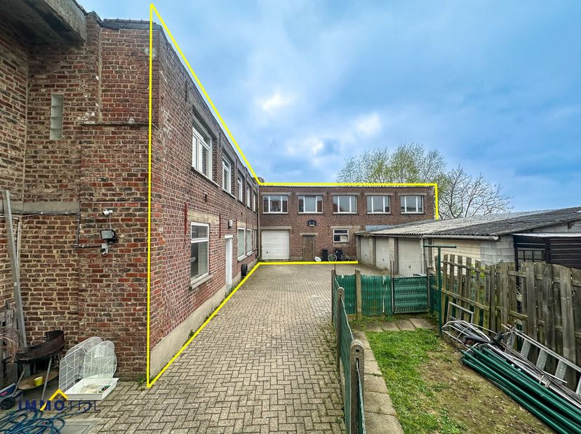 Bien professionnel à vendre
                    à 9300 Aalst